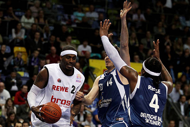 赛事中捧杯 赛事中捧杯