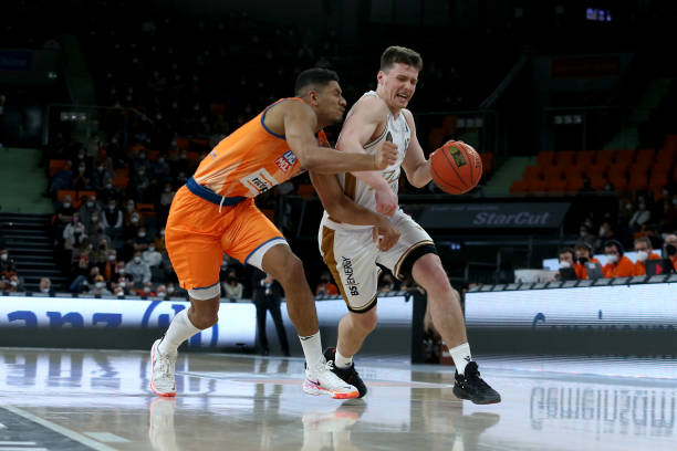 则展现出极 则展现出极